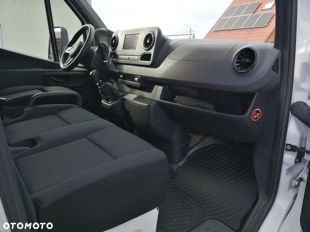 Mercedes-Benz Sprinter - 14