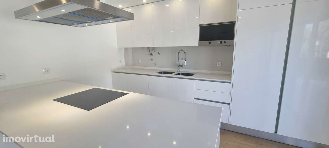 P/Venda Moradia T4+1, Localizada na Costa da Caparica - Almada. - Grande imagem: 3/36