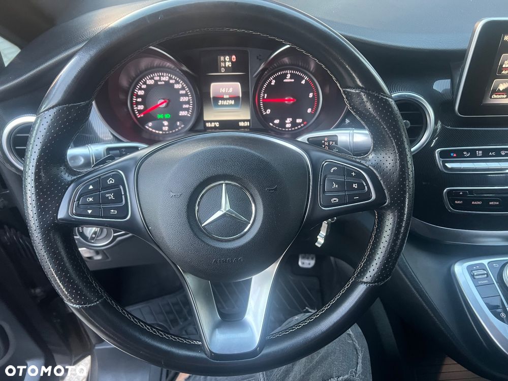Mercedes-Benz Klasa V - 34
