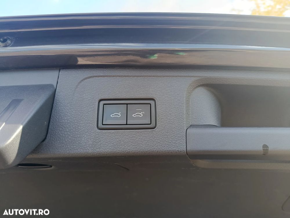 Volkswagen Passat Variant 2.0 TDI SCR DSG Elegance - 12