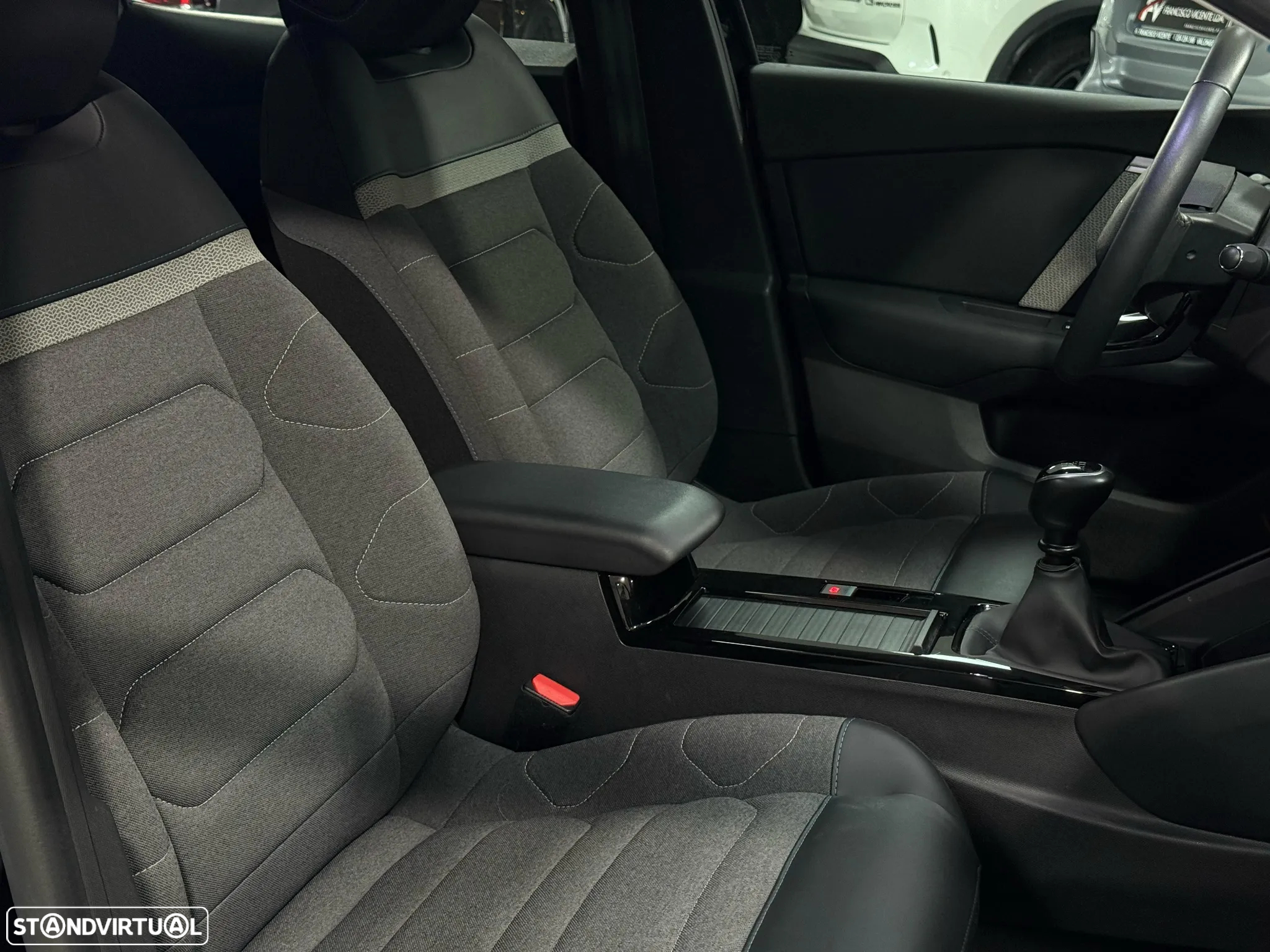 Citroën C4 1.2 PureTech Plus - 23