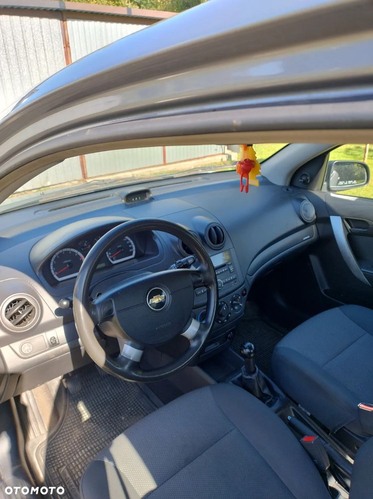 Chevrolet Aveo 1.2 16V Base / Classic - 4