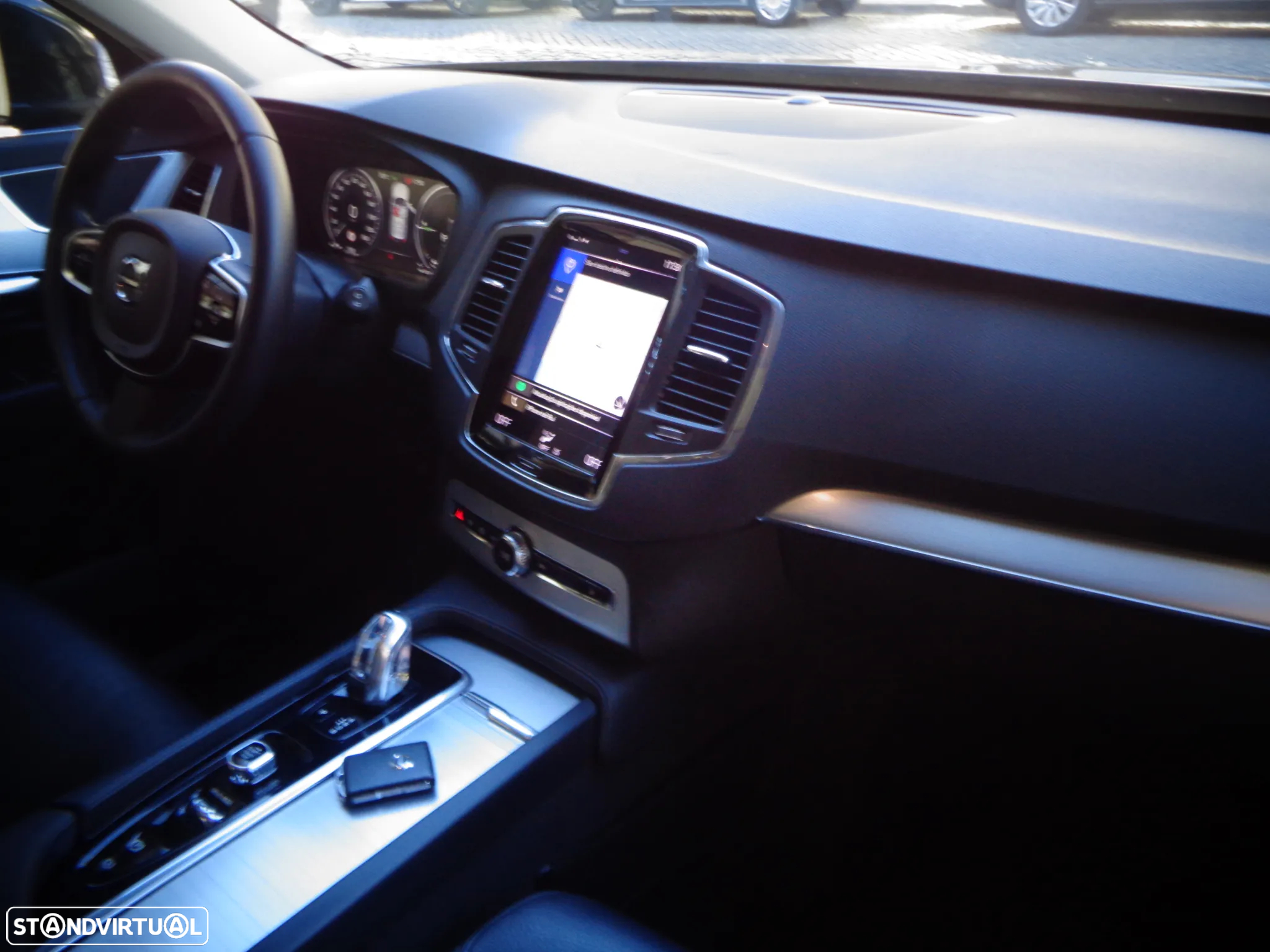 Volvo XC 90 2.0 T8 PHEV Momentum Plus AWD - 29