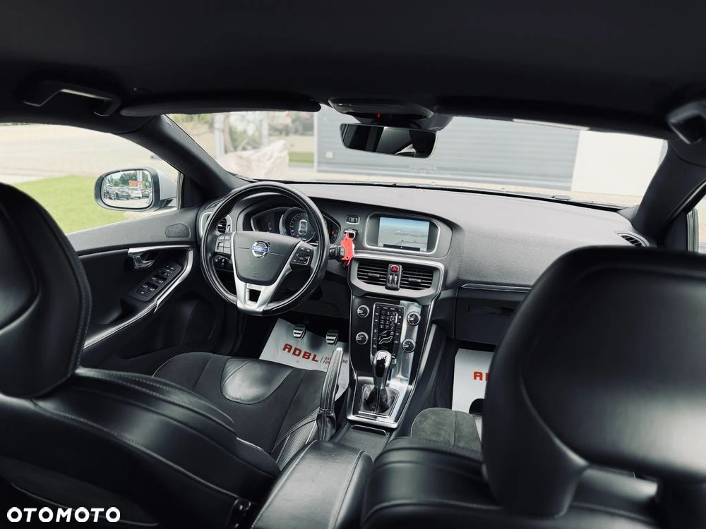 Volvo V40 D2 Drive-E R-Design Momentum - 20