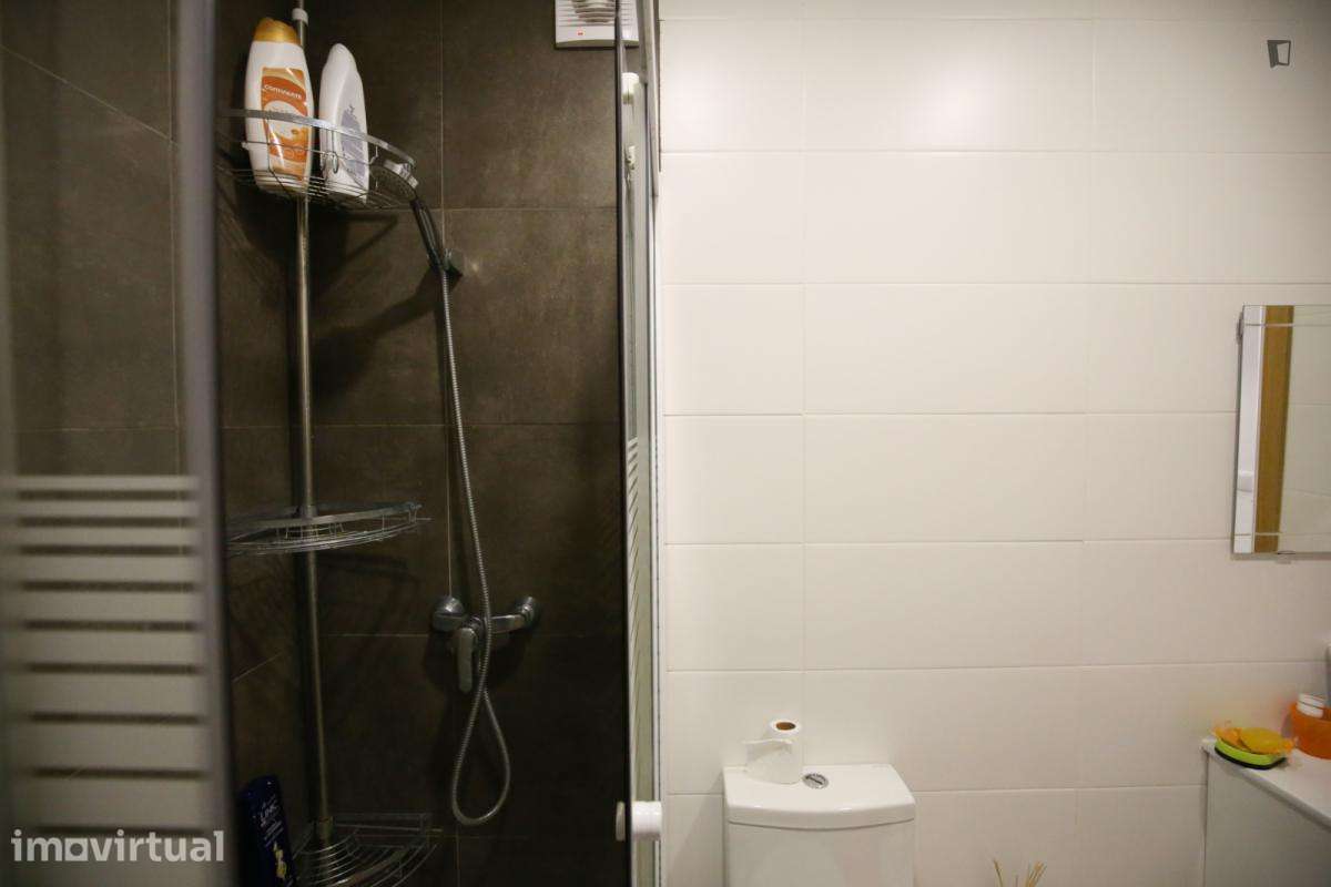 Quarto - localizado em Carnide Lisbon - Grande imagem: 5/23