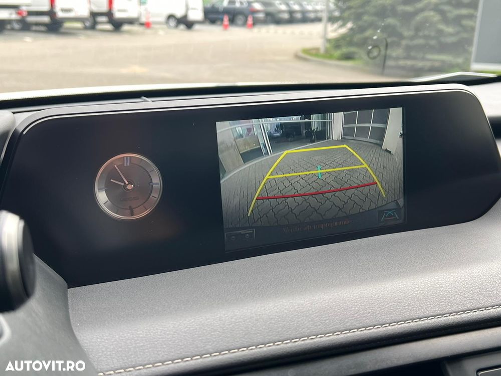 Lexus UX 250h Business Edition - 23