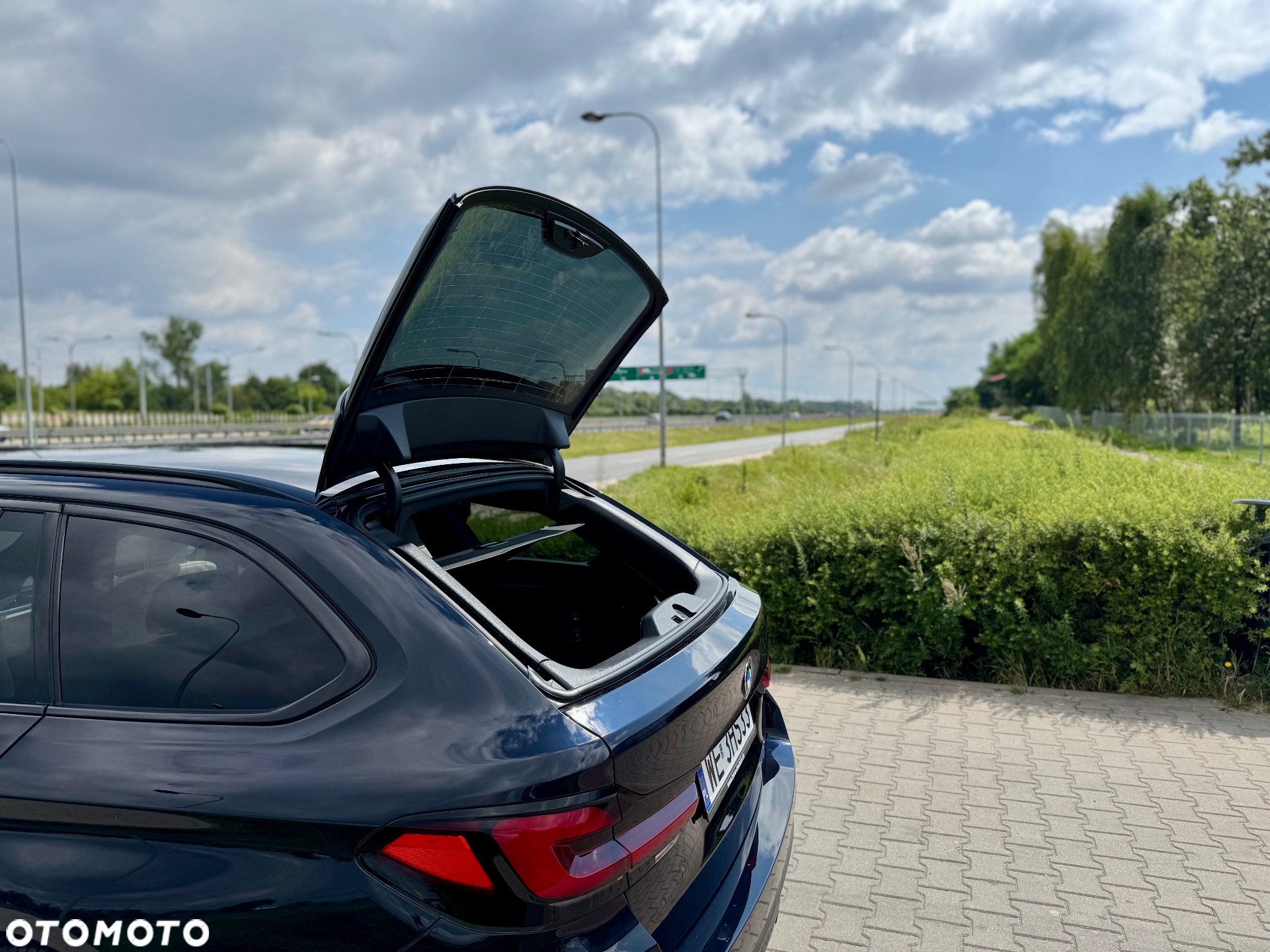BMW Seria 5 520d xDrive Touring M Sport Edition - 11