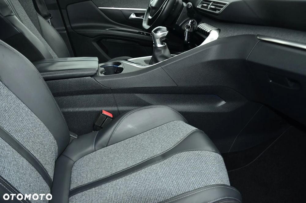 Peugeot 5008 BlueHDi 150 Allure - 23