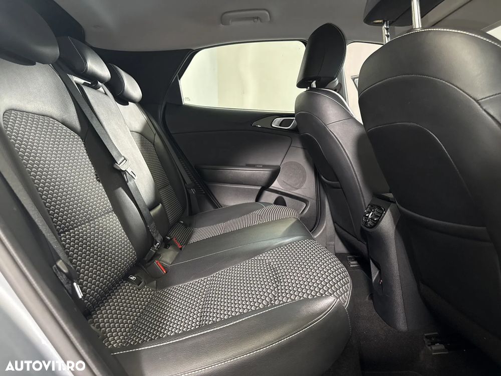 Kia XCeed - 13