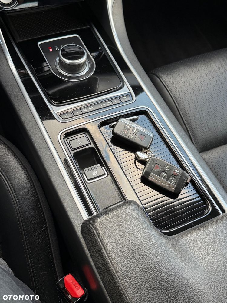 Jaguar XF 2.0 i4D Portfolio - 31