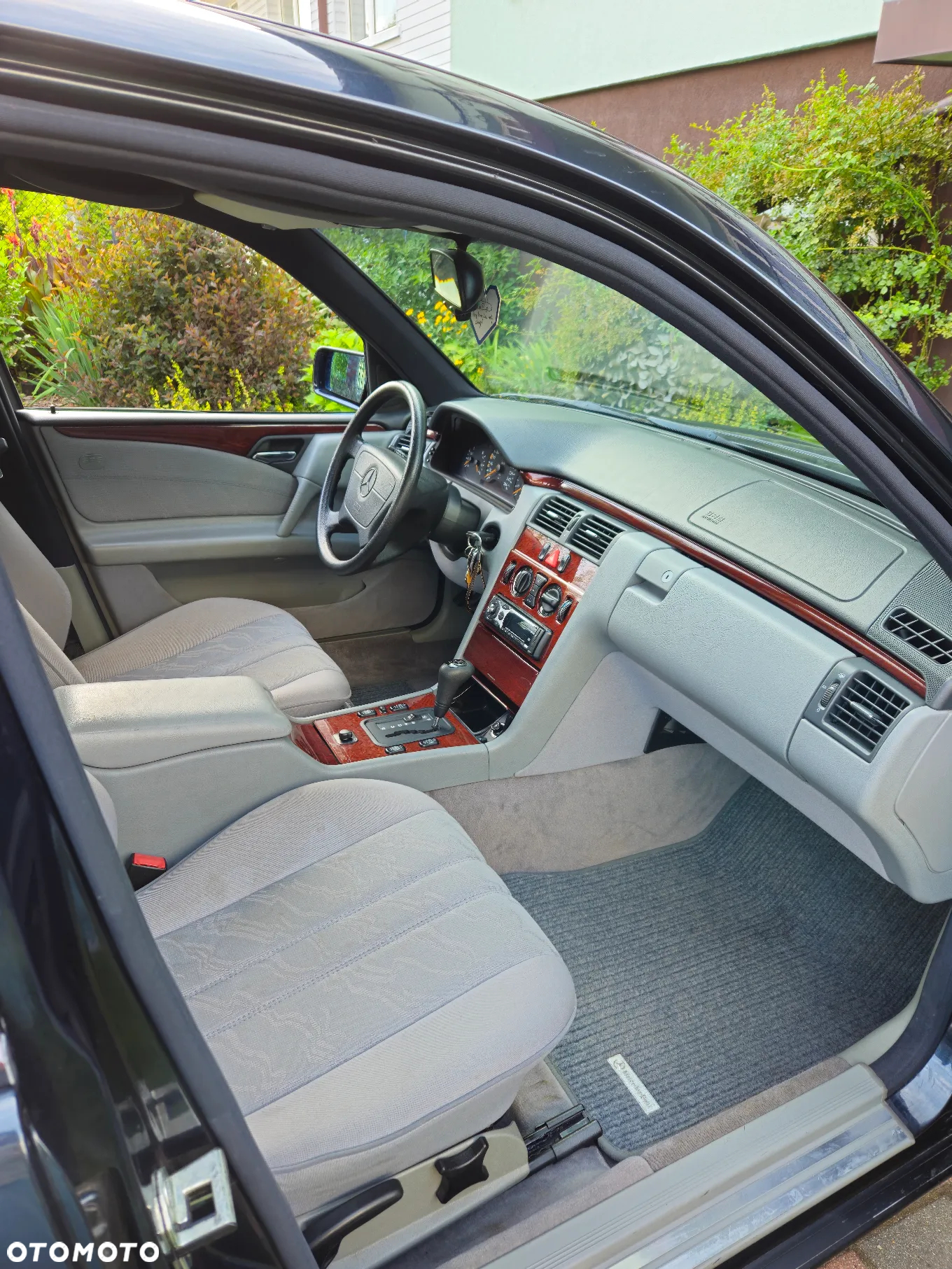 Mercedes-Benz Klasa E 320 Classic - 19