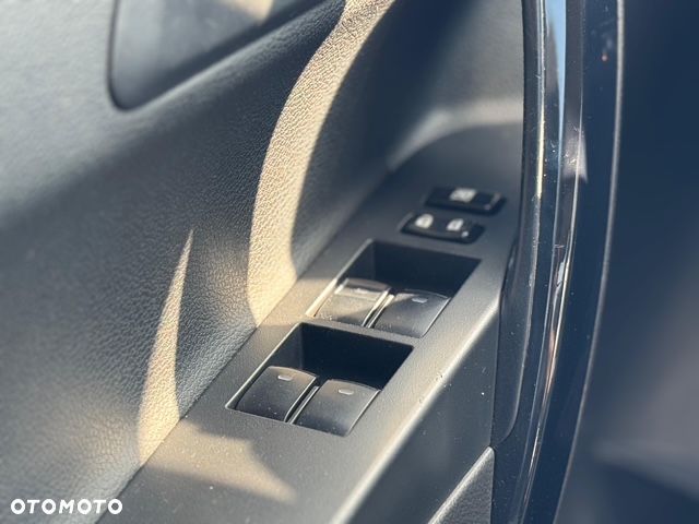 Toyota Auris 1.8 HSD Prestige NAVI - 12