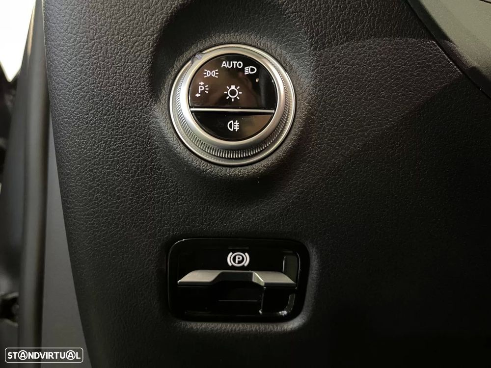 Mercedes-Benz C 300 e AMG Line - 44
