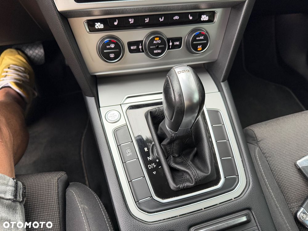 Volkswagen Passat 2.0 TDI SCR DSG - 15