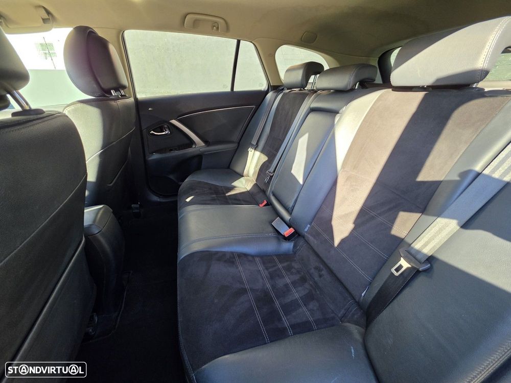 Toyota Avensis SW 2.0 D-4D Luxury+GPS - 3