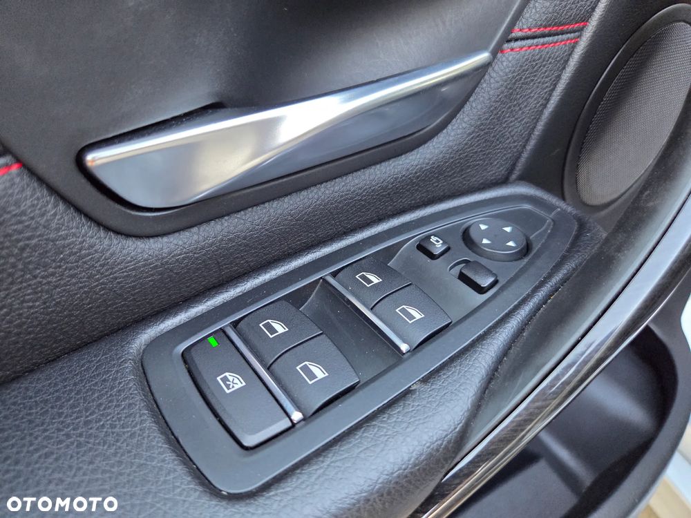 BMW Seria 3 330e iPerformance Sport Line - 17