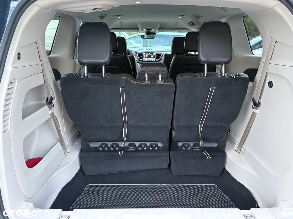 Chrysler Pacifica - 21