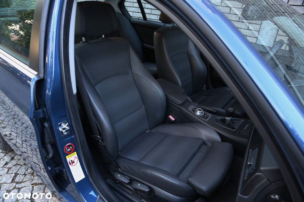 BMW Seria 3 - 36