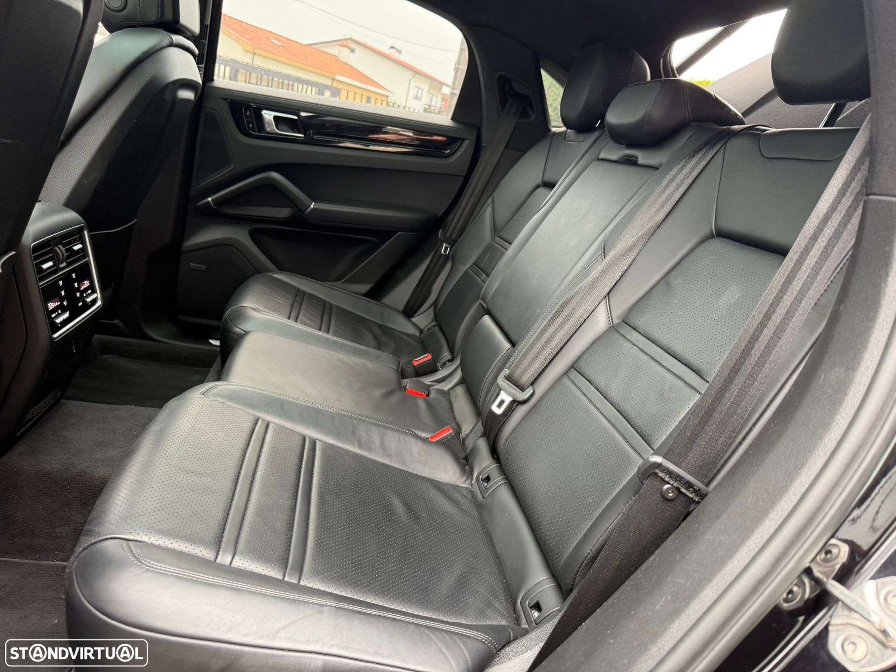Porsche Cayenne Coupé E-Hybrid - 16
