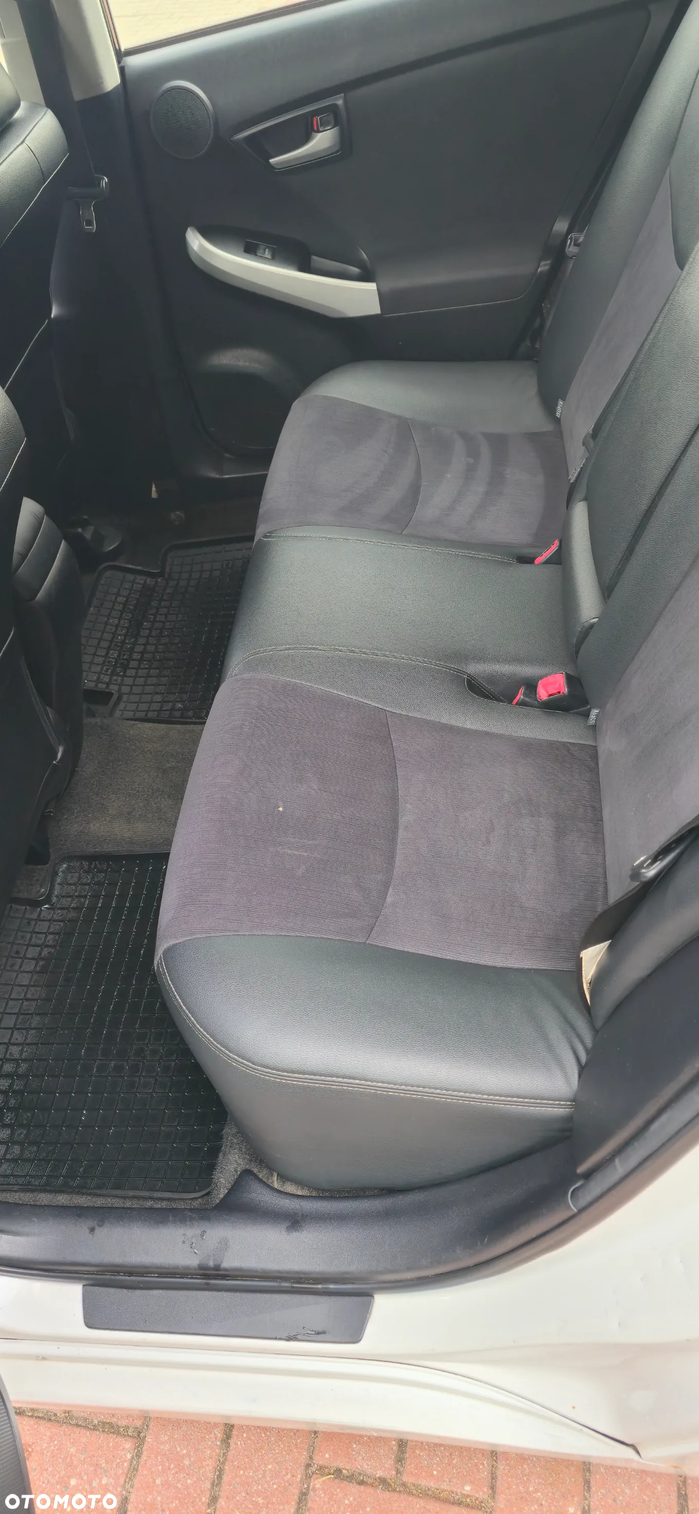 Toyota Prius 1.8 HSD Prestige - 10