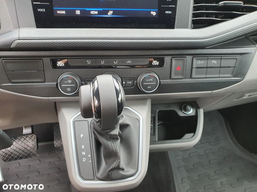 Volkswagen Caravelle - 10