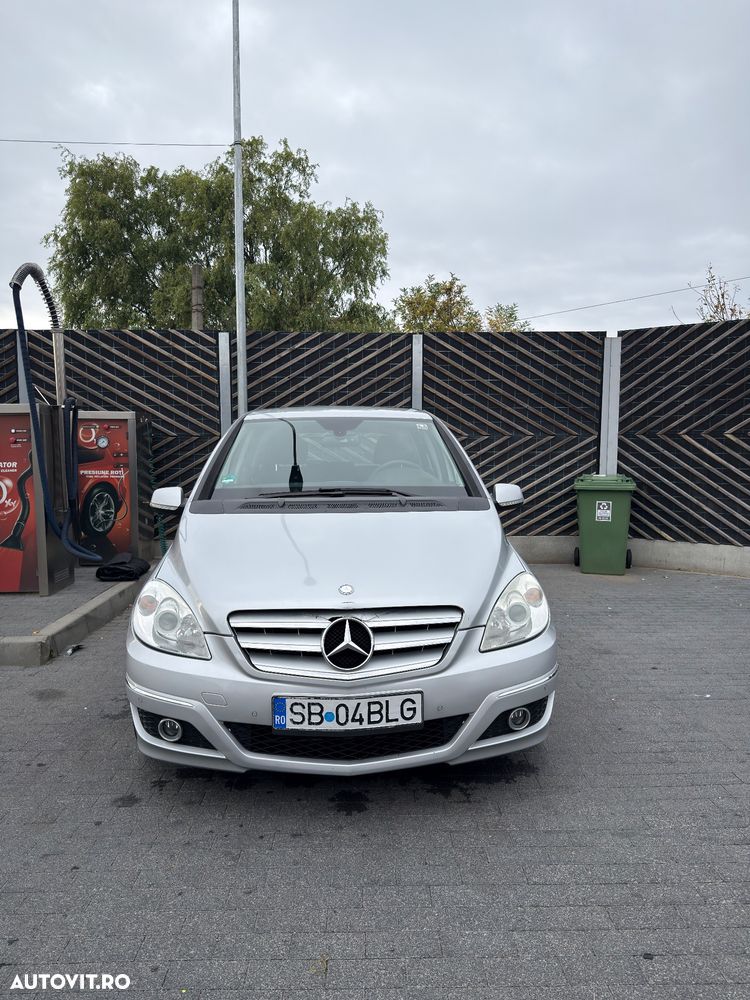 Mercedes-Benz B 180