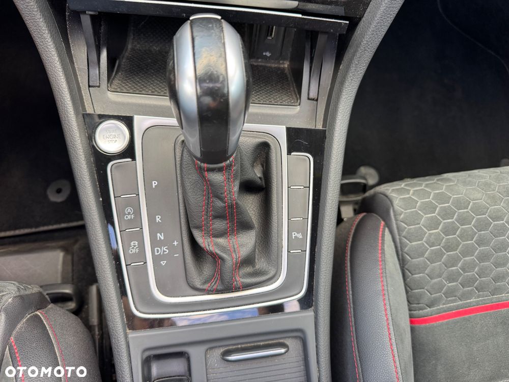 Volkswagen Golf GTI (BlueMotion Technology) DSG Performance - 34