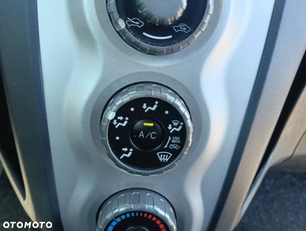 Toyota Yaris 1.3 Luna Premium - 13