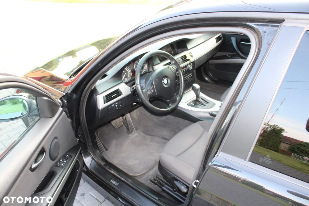 BMW Seria 3 318i Edition Exclusive - 16