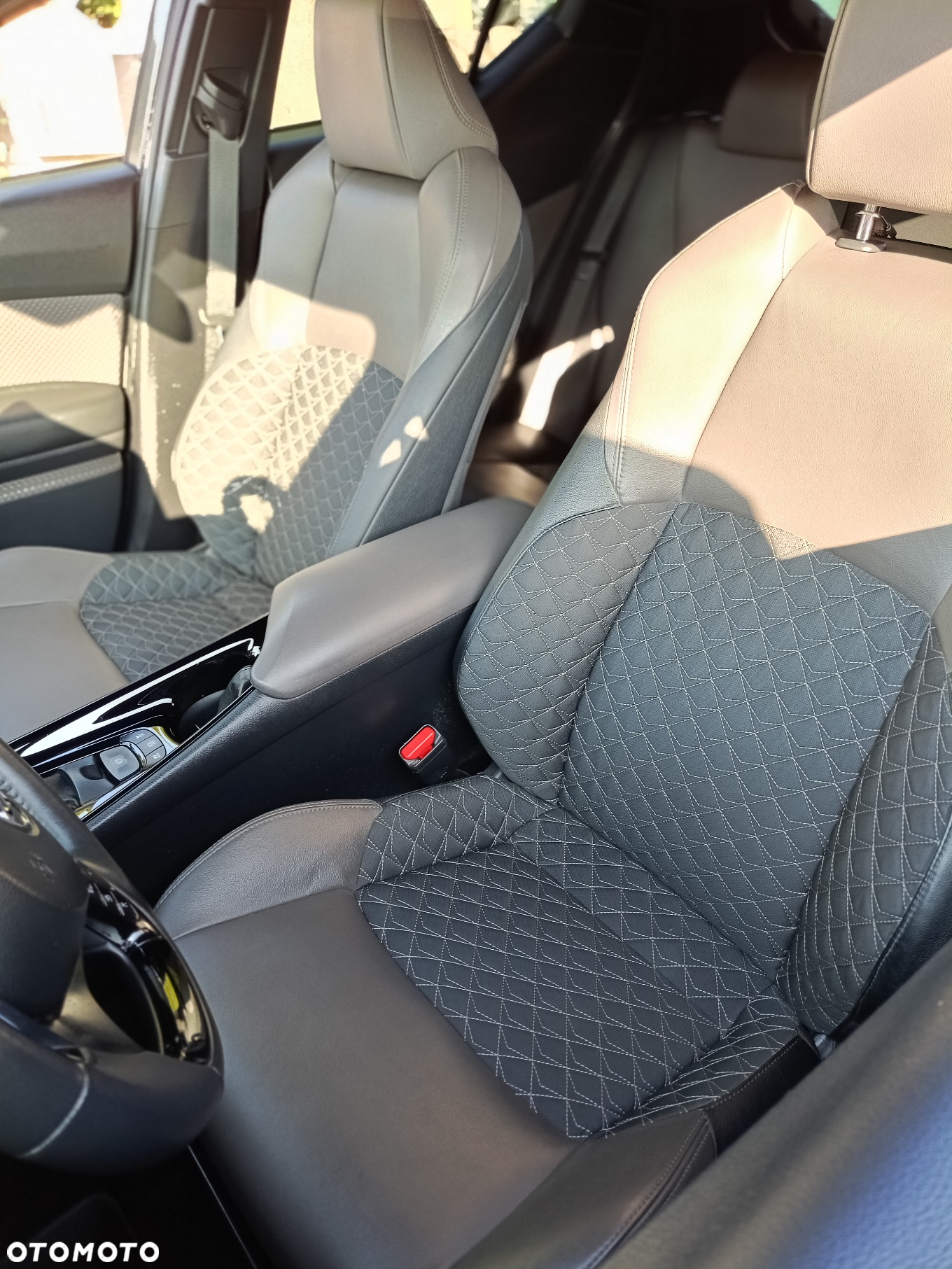 Toyota C-HR 1.8 Hybrid Comfort - 12