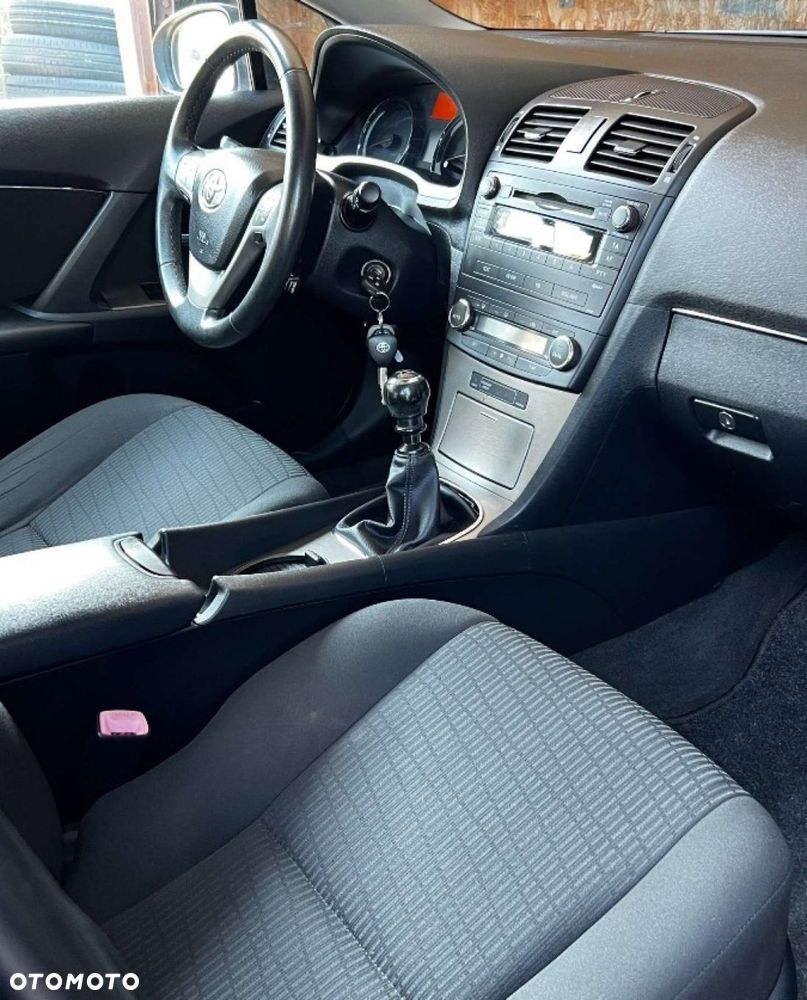 Toyota Avensis 1.8 Sol - 11