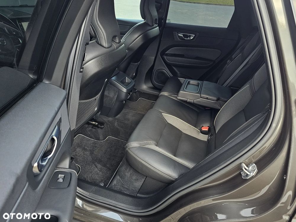 Volvo XC 60 D4 Geartronic RDesign - 25