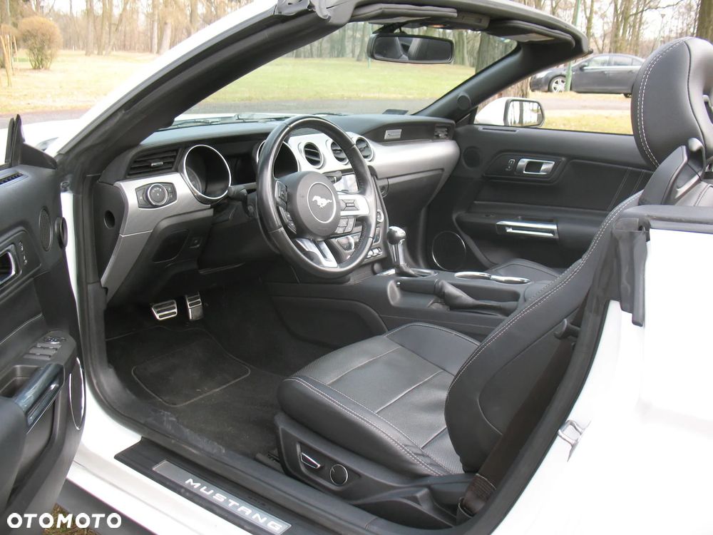 Ford Mustang - 12
