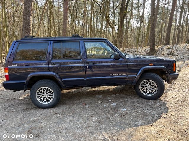 Jeep Cherokee - 22