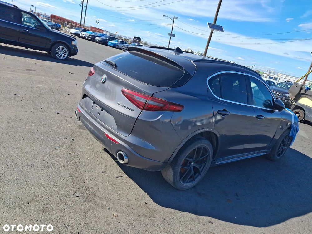 Alfa Romeo Stelvio 2.0 Turbo TI Q4 - 13