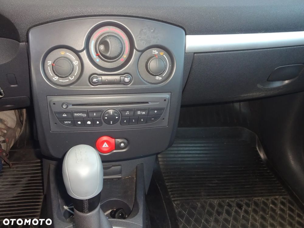 Renault Clio - 25