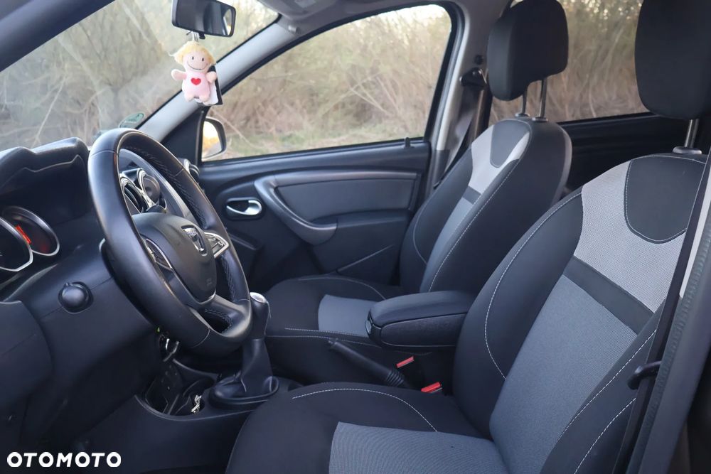 Dacia Duster 1.6 SCe Blackshadow S&S - 10