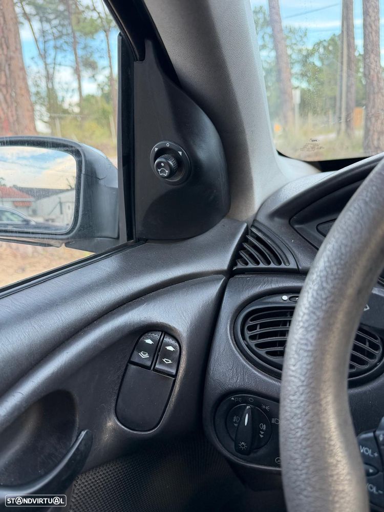 Ford Focus SW 1.8 TDdi Comfort - 14