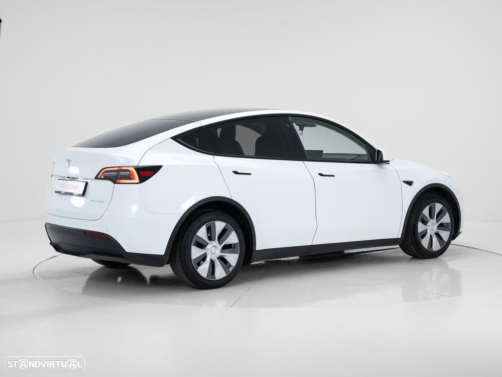Tesla Model Y Long Range Dual Motor AWD - 4