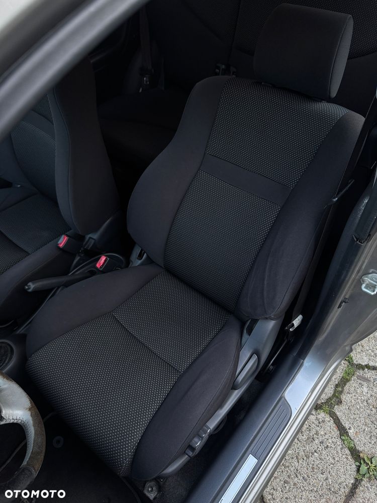 Toyota Yaris - 12