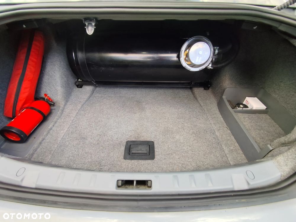 BMW Seria 3 330i - 13
