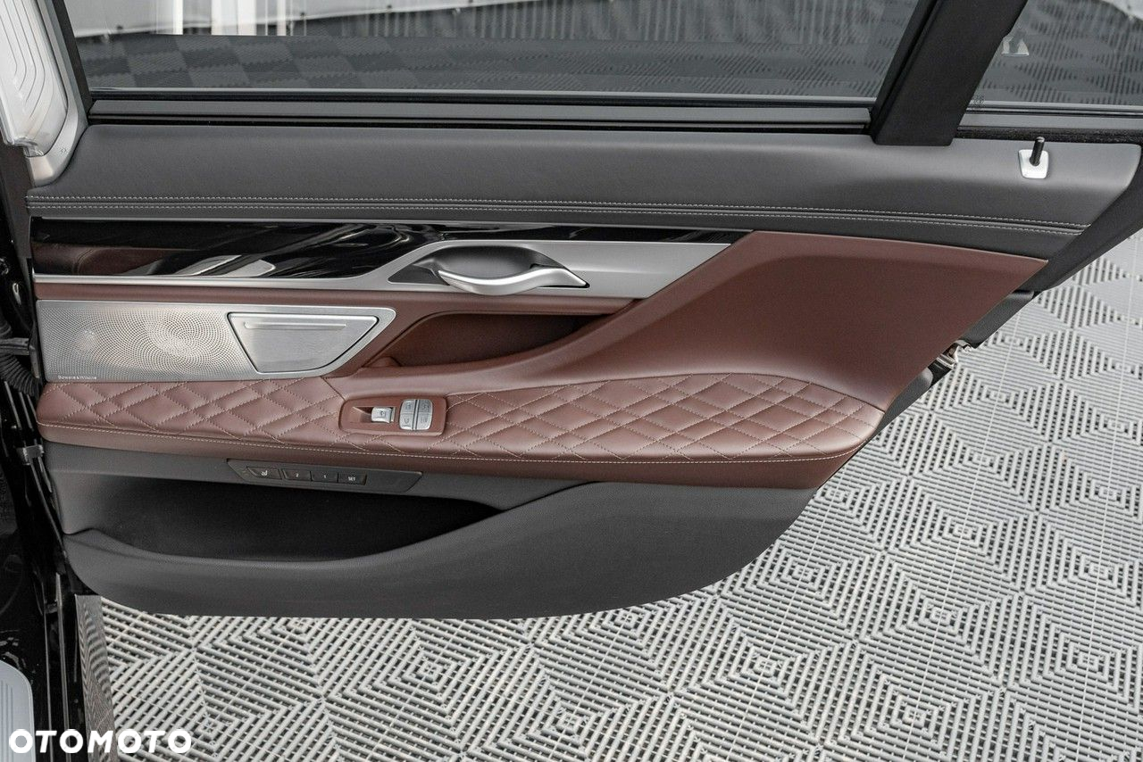 BMW Seria 7 M760Li xDrive - 34