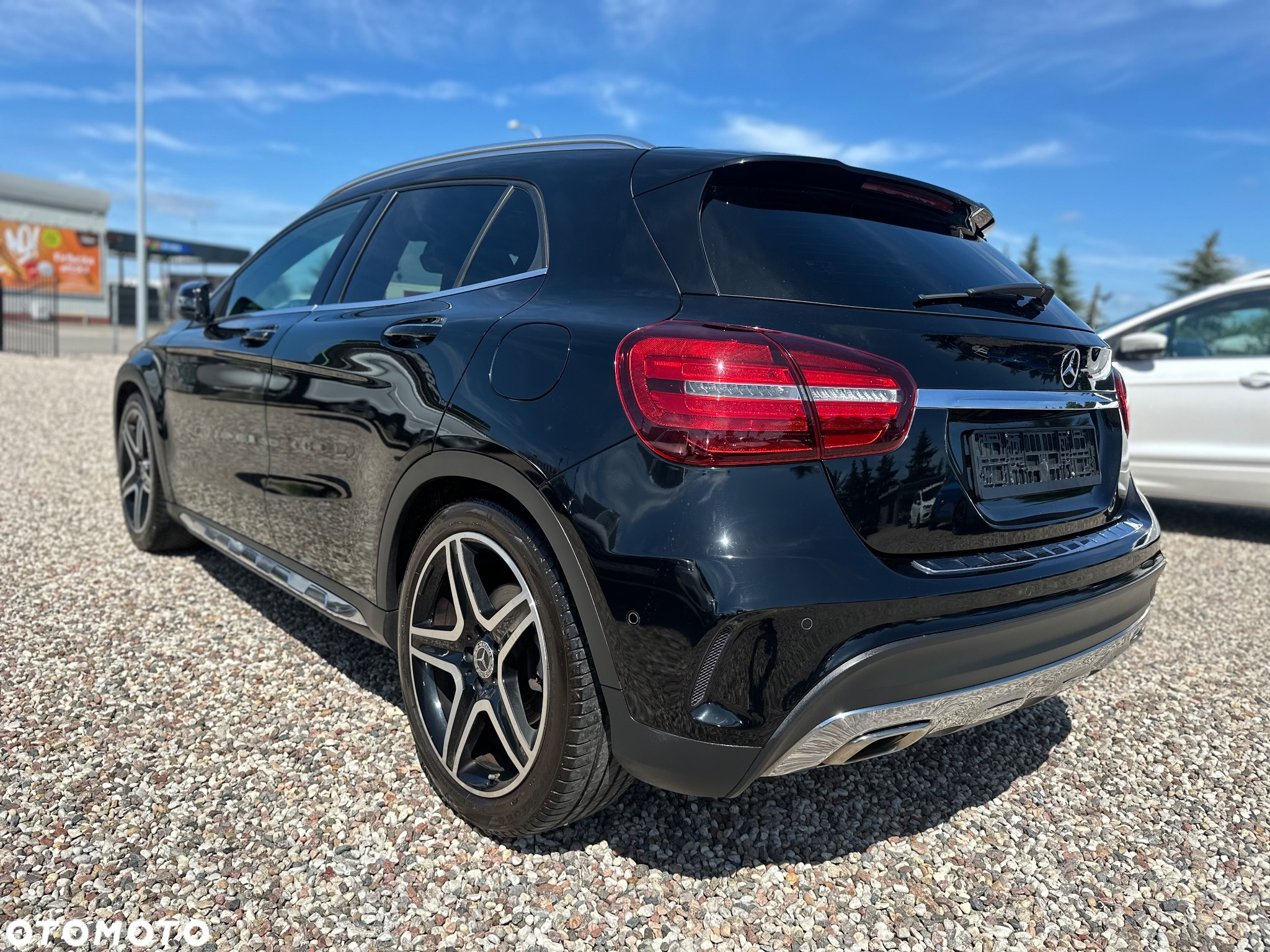 Mercedes-Benz GLA 180 7G-DCT AMG Line - 3