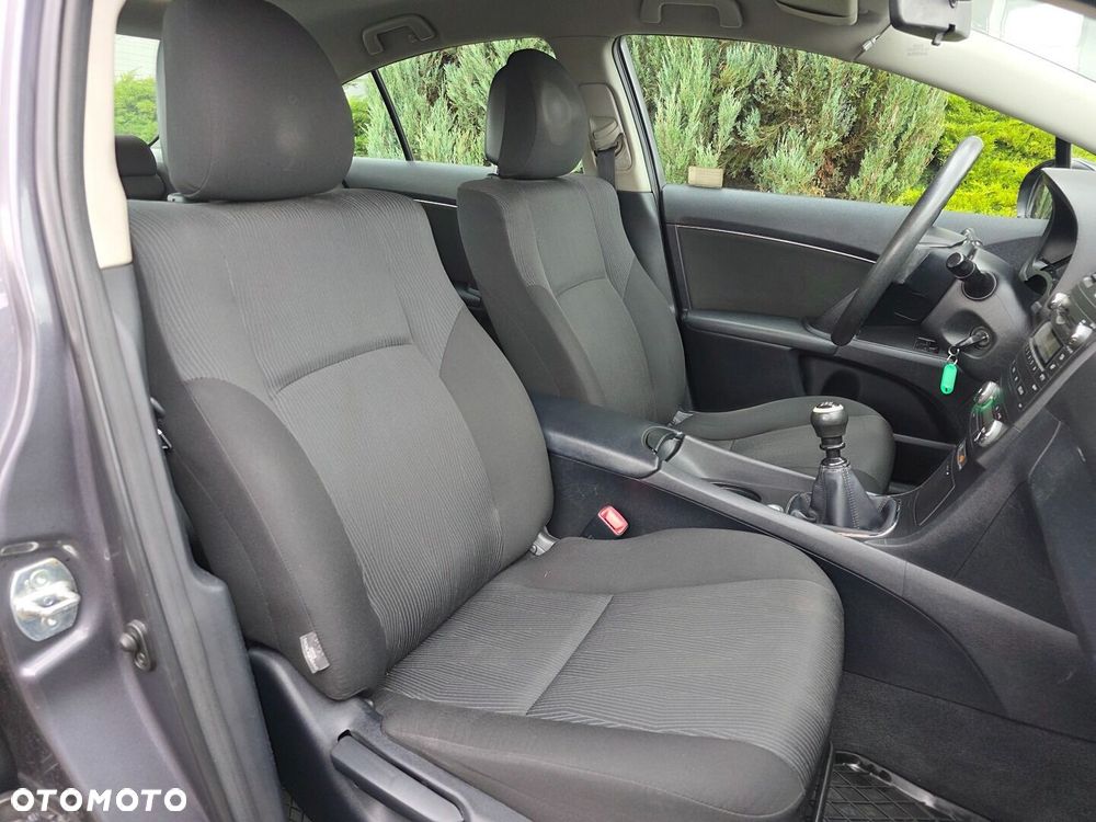 Toyota Avensis 1.6 Luna - 19