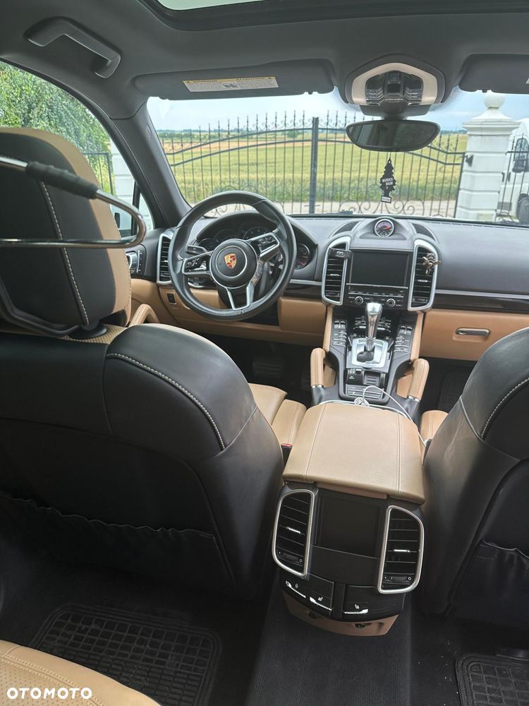 Porsche Cayenne Standard - 8