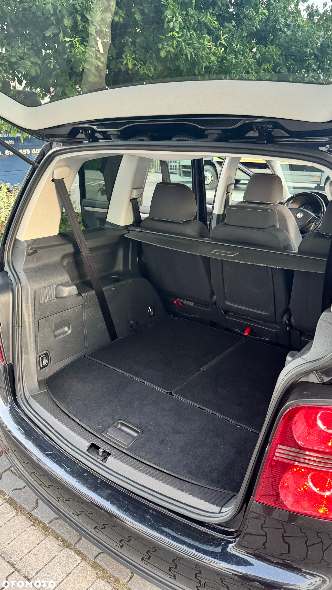 Volkswagen Touran 1.6 - 9