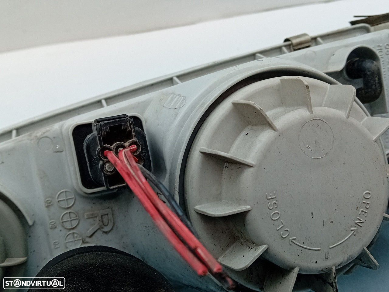 Ótica / farol direita HYUNDAI H100 - 4