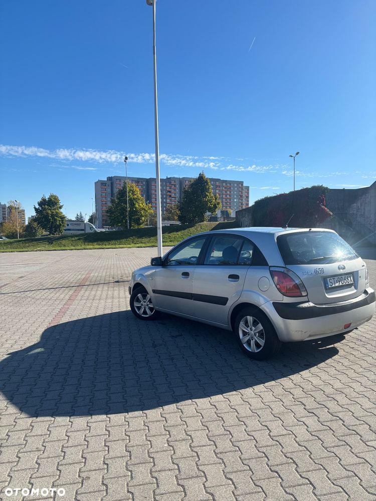 Kia Rio 2009 photo 3