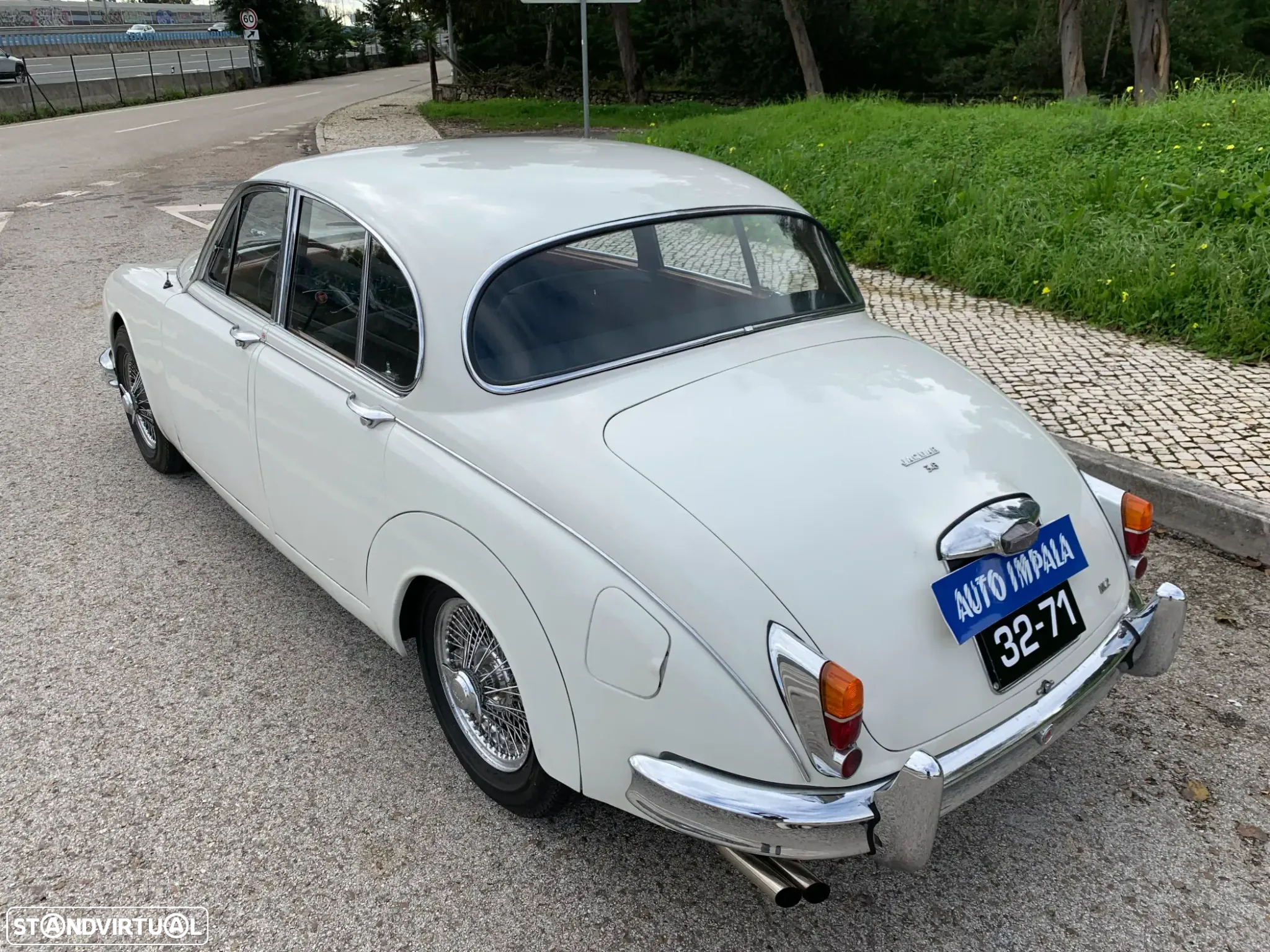 Jaguar MK II - 12