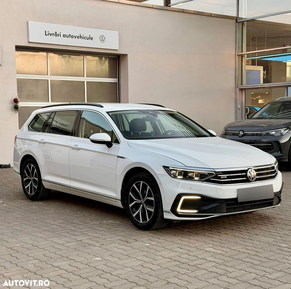 Volkswagen Passat - 1